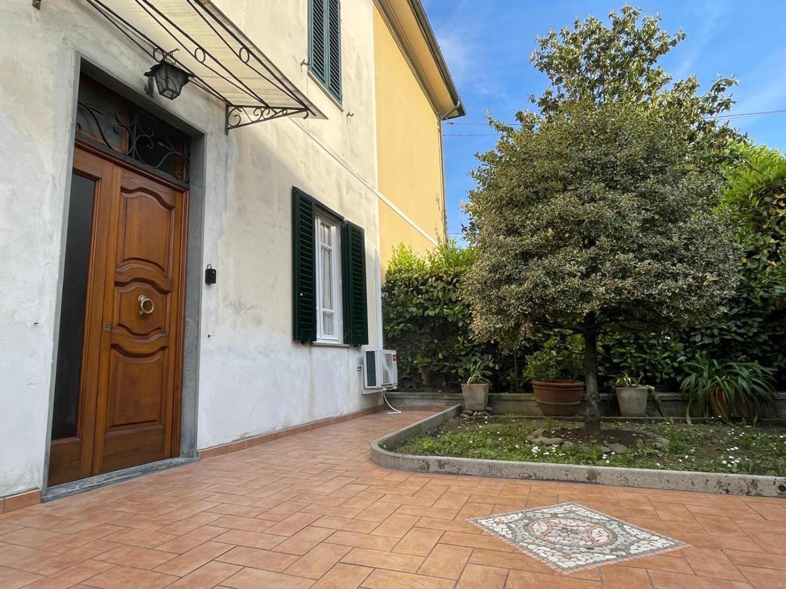 Ferienwohnung Violet - La Casa Del Pucci Lucca Exterior foto